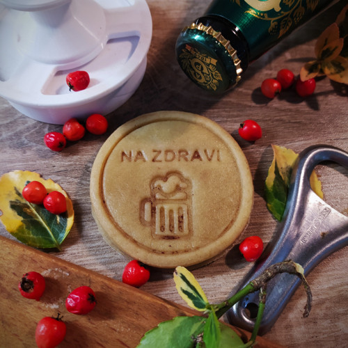Pivní půllitr "na zdraví" (vykrajovátko s madlem)