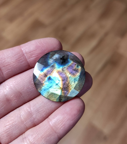 Labradorit, ID 2770, průměr 29 mm — foto 1