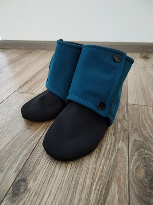 Capáčky ze softshellu do kočárku nebo nosítka