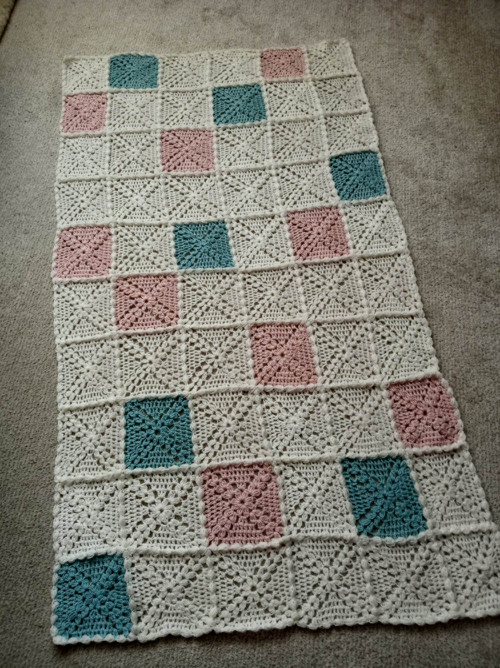 Háčkovaná deka 130x80cm