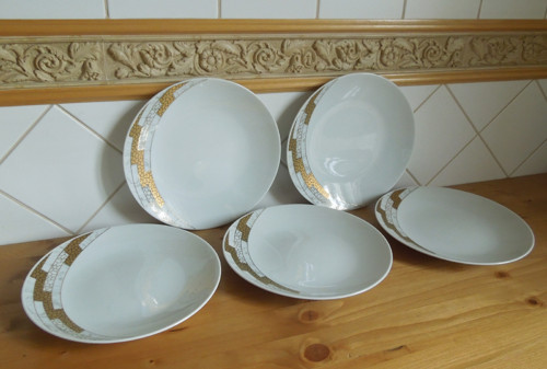 Exkluzivní porcelánový nízký talíř