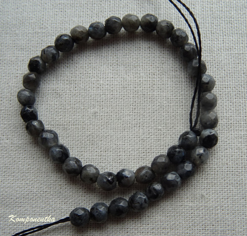 Přírodní minerál broušený Labradorit 4mm