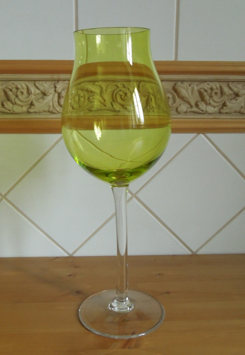 Velká obří skleněná číše