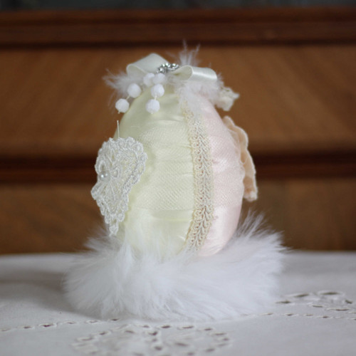 Saténové vajíčko ve stylu Shabby chic