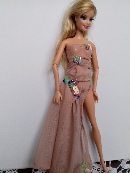 Šatičky pro Barbie - slavnostní č. 7 — foto 1