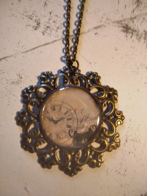 Filigránový náhrdelník se steampunkovým motivem