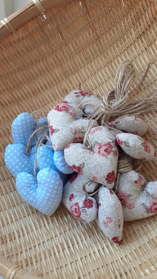 Srdíčka a žluté kolečko rezervé pro Marcelku — foto 1