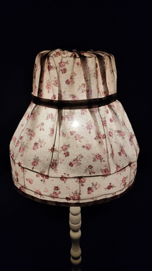 Romantický širm na lampu s růžemi