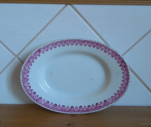 Starý značený porcelánový talířek, zdobený