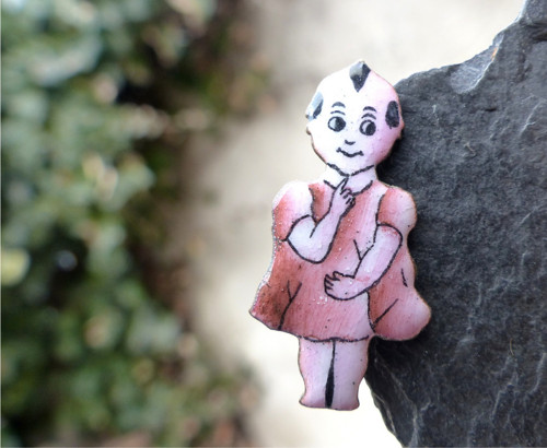 Maličká...kovová brož se smaltem