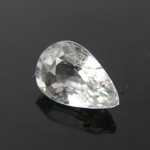 Broušený, téměř čirý Turmalín, 1,04ct., 8,0x5,3mm