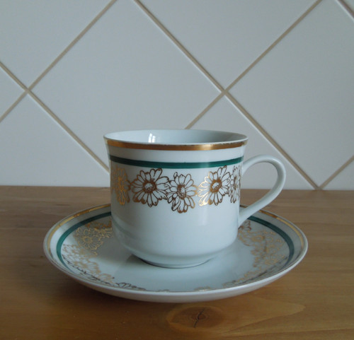 Pěkný porcelánový značený hrneček s podšálkem