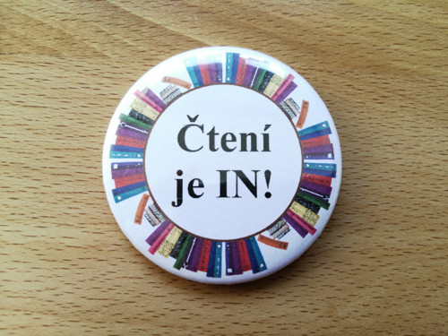 Knižní placka Čtení je IN (špendlík 56 mm)