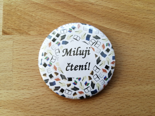 Knižní placka Miluji čtení! (špendlík 56mm)
