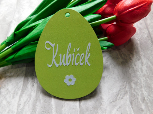 Vajíčko se jménem a kytičkou