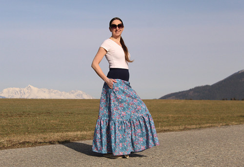 Volánová "kvetinová" modrá — foto 1