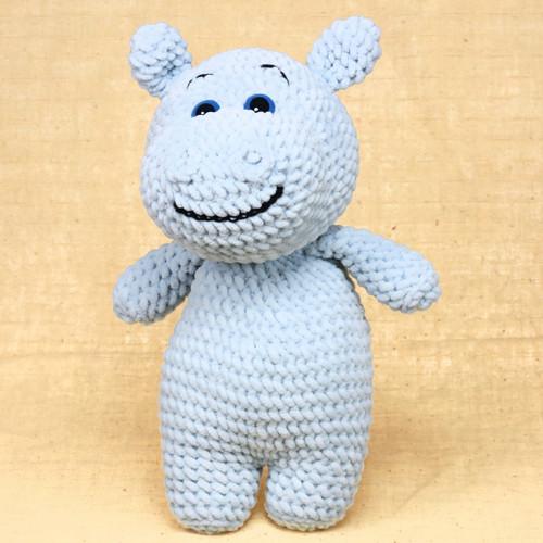 Háčkovaný hrošík 35 cm