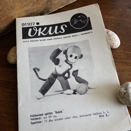 VKUS 91107 ... háčkovaná opička — foto 1