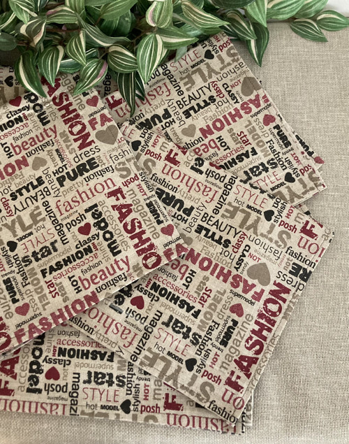 Prostírání s textovým motivem — foto 1