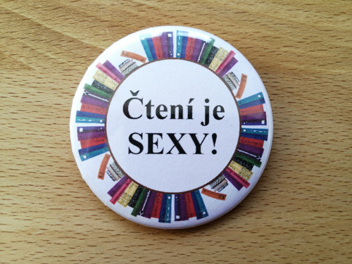 Knižní placka Čtení je SEXY (špendlík 37 mm)