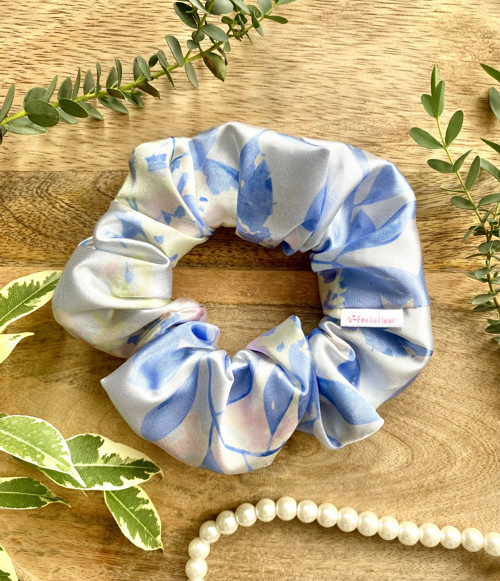 Scrunchie gumička modrý šeřík - poslední kus — foto 1