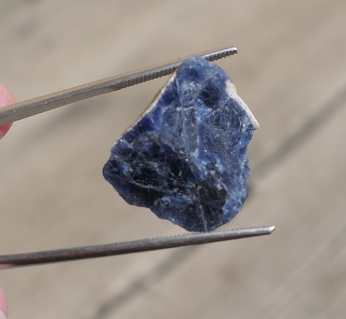 Surový sodalit J9384 — foto 1