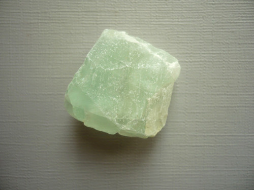 Surový kámen - fluorit 23 mm, č.26f