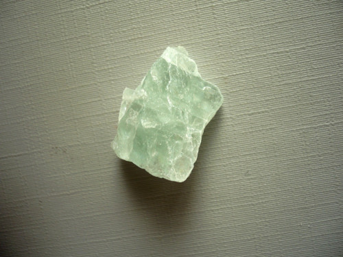 Surový kámen - fluorit 23 mm, č.46f