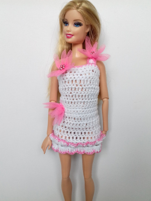 Háčkované šatičky pro panenku Barbie