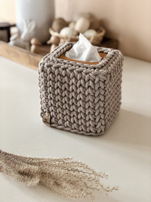 Háčkovaný obal na kapesníky 14x14cm, cappuccino