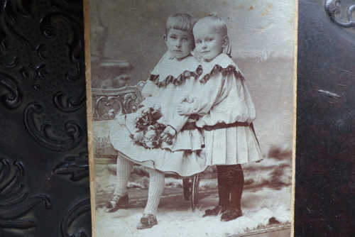 Sourozenci...stará kabinetní fotografie