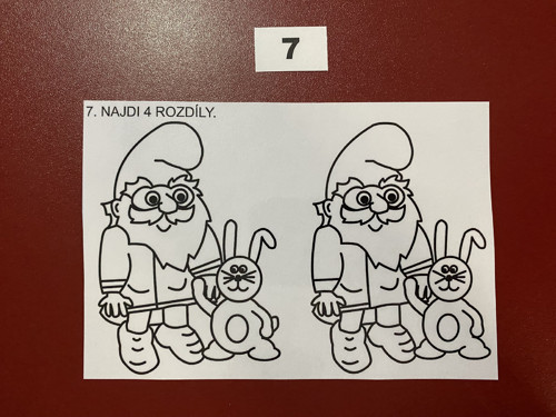 Najdi rozdíl č.7 - trpaslík 7 černo-bílý