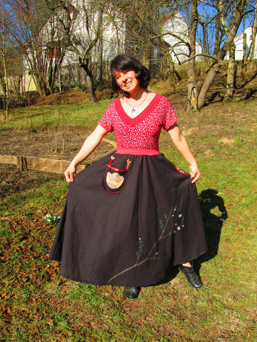 Černá maxi sukně tradičně netradiční — foto 1