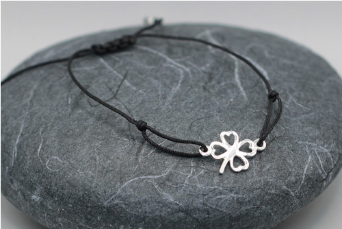 Minimalistický náramek - Clover leaf (černá)