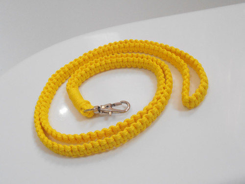 Klíčenka na krk (macramé) — foto 1