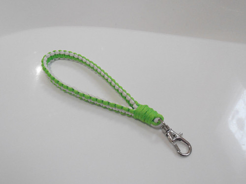 *Klíčenka/Přívěsek na klíče (macramé)*