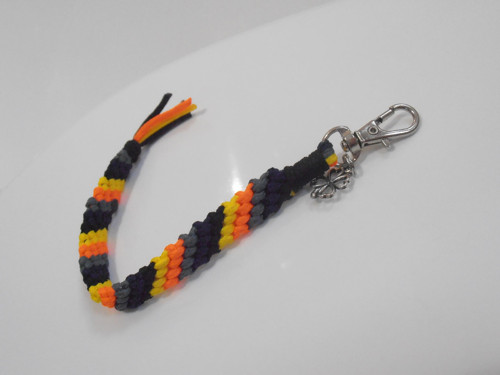 *Klíčenka/Přívěsek na klíče (macramé)*