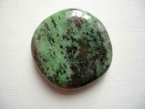 Placka - rubín zoisit 39 mm, č.929f