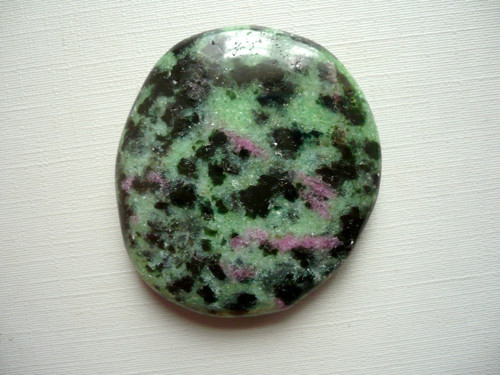 Placka - rubín zoisit 43 mm, č.948f
