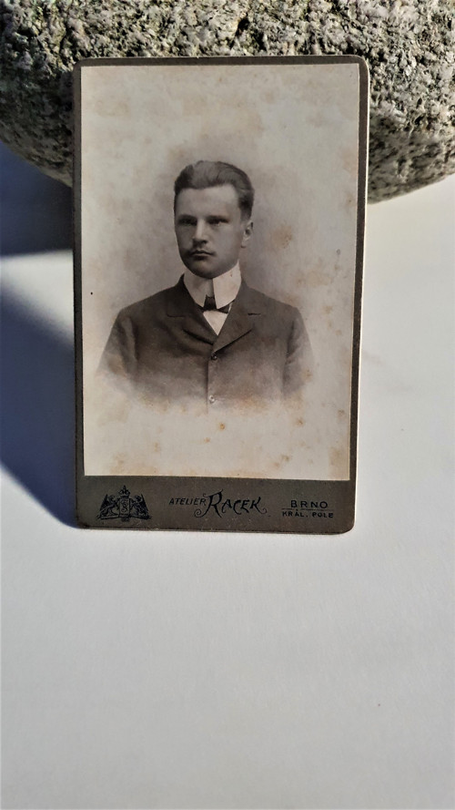 Student práv - kabinetka — foto 1