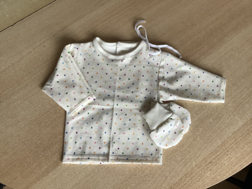 Kojenecká košilka s rukavičkama — foto 1