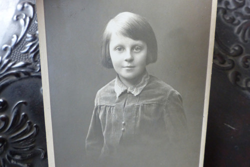 Děvče...stará kabinetní fotografie