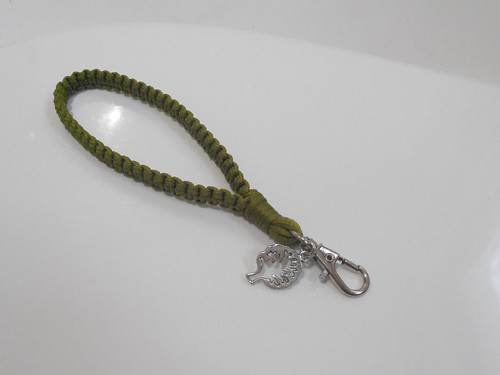 *Klíčenka/Přívěsek na klíče (macramé)*
