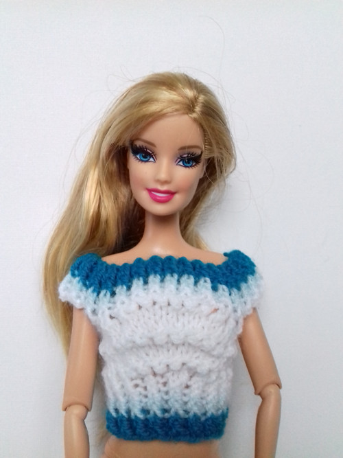 Pletená blůzka pro panenku Barbie