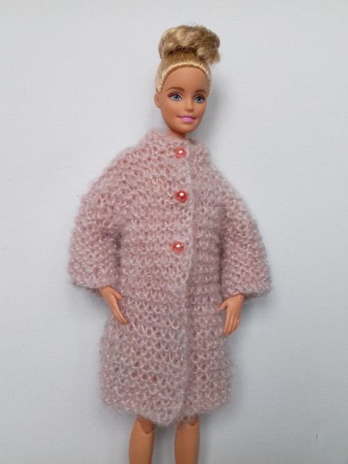 Pletený kabátek pro panenku Barbie starorůžový