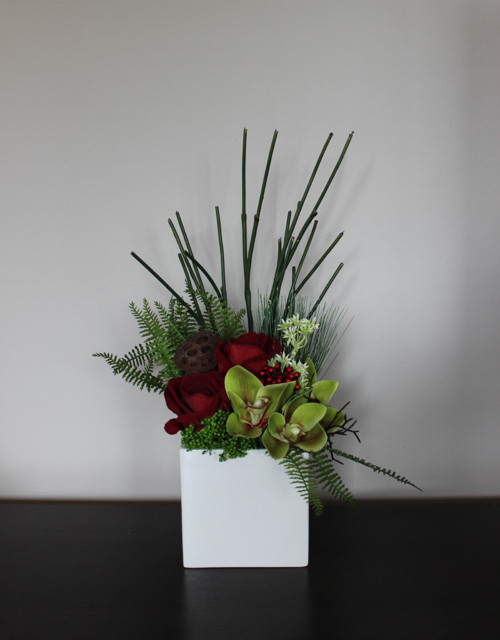 Keramická kostka s růžemi a orchidejemi — foto 1