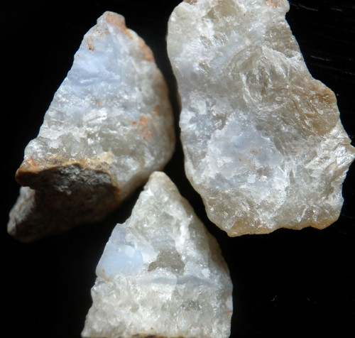 Křemen, chalcedon - přírodní úlomky - Malawi