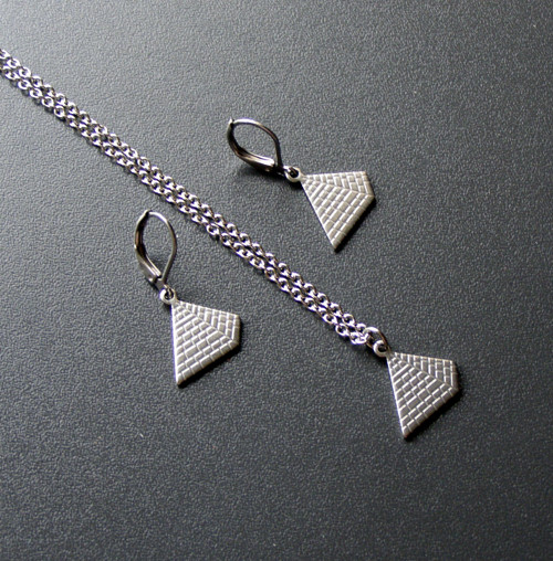 Ocelový náhrdelník - PYRAMIDA — foto 1