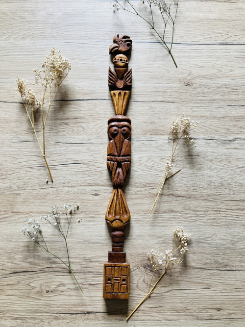 Dřevěný vyřezávaný totem