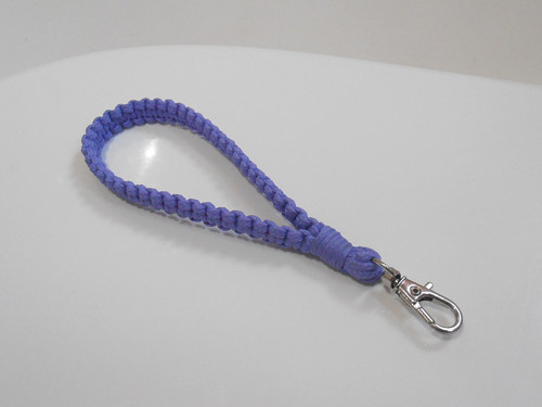 *Klíčenka/Přívěsek na klíče (macramé)*